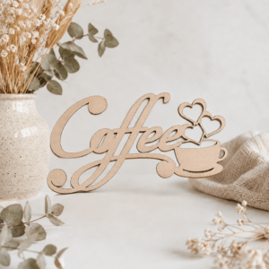 Dřevěný nápis Coffee jako dekorace na stěnu.