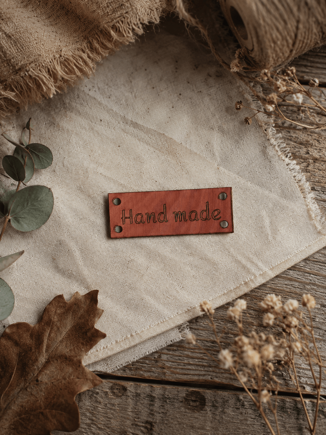 Obdélníková oranžová nášivka Hand made z eko kůže.