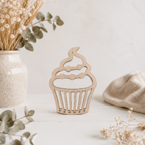 Dřevěná dekorace v podobě Cupcake.